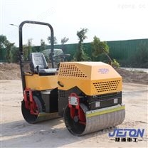 廠家*1.7噸小型座駕式全液壓振動(dòng)壓路機(jī)